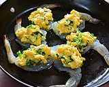 炒り卵を海老にのっけて焼いてみた~♪作り方4写真