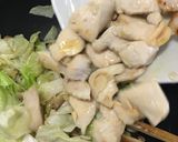 塩麹で鶏むね肉やわらか〜♪ ガリバタ炒め作り方4写真