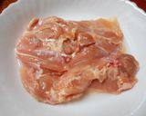 簡単★鶏と玉ねぎと青じそのゴマポン和え作り方1写真