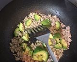 アボカドと鶏ひき肉のバター醤油炒め丼作り方4写真