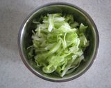 豆苗とキャベツの梅おかかサラダ作り方2写真