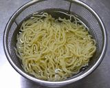 簡単！たっぷりニラ焼きそば作り方1写真