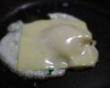 ご飯のおかずに家呑みに、チーズ目玉焼き作り方3写真