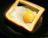 フライパンだけで目玉焼きトースト♪作り方4写真