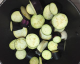 おかずの定番！ナスと挽肉の炒めもの作り方4写真