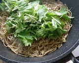 超簡単！大磯屋じゃこと水菜のゆかり焼そば作り方5写真