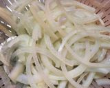 パリパリ鶏もも肉のわさびポン酢あえ♫作り方1写真