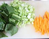 10分♪小松菜とにんじんのごま味噌炒め作り方1写真
