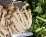 小松菜としめじの味噌汁🥬作り方1写真