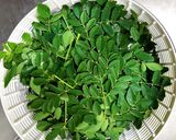 モリンガの生葉のお味噌汁 かぼちゃと若布作り方1写真