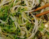 モヤシと豆苗の塩昆布合え作り方2写真