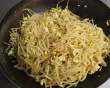 食感◎美味★鶏ミンチ大豆もやしの味噌炒め作り方4写真