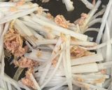 ポン酢味の常備菜！豆苗と大根のツナ炒め作り方2写真