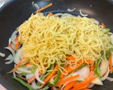 ぼんじり入り塩焼きそば。作り方3写真