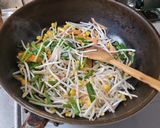 みそラーメンに余り野菜を炒めてブチこみ♨作り方3写真