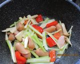 蒸し黒豆とセロリウインナ昆布だし炒め😋作り方3写真