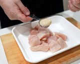やわらか鶏むね肉とさつまいもの黒酢炒め作り方4写真