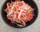 鬼旨🔥ピリ辛カニかまサラダうどん作り方3写真