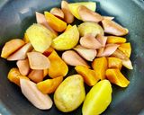 節約爆弾！ギョニソと根菜のカレー炒め作り方4写真