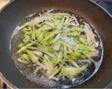 釜揚げ白エビ、ブロッコリー茎ゴボウのたまご丼作り方3写真