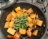 簡単★鶏肉とさつまいもの甘辛炒め作り方4写真