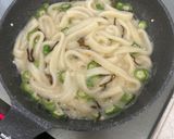 鮭フレークのせ♪塩昆布とオクラのクリーミーうどん作り方5写真