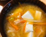 ササッと水煮味噌汁●ニンジン＆ミニ豆腐の味噌汁作り方2写真