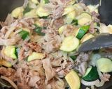 野菜たっぷり！豚肉と夏野菜のバタポン炒め作り方3写真