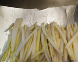 大根の皮と人参と油揚げの豆板醤炒め作り方1写真