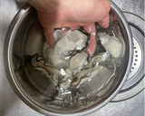 生牡蠣と舞茸のガーリック炒め作り方1写真