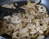 旨味たっぷり♡牛蒡と蓮根のオイスター炒め作り方3写真