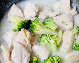 私の 胸肉とブロッコリーのクリーム煮⁉️作り方5写真