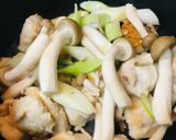 鶏肉とキノコのめんつゆのナッツ炒め作り方2写真