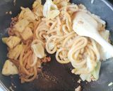 豚ひき肉とキャベツと卵の焼きうどん作り方7写真