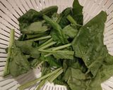 ほうれん草とわかめの味噌汁作り方1写真