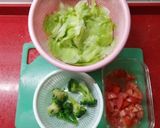 市販ドレッシングでレタスとトマトのサラダ作り方3写真
