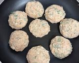 低脂質♡大葉と豆腐のチキン味噌バーグ作り方2写真