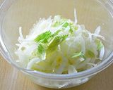 新玉ねぎとスモークサーモンのマリネ♪作り方3写真
