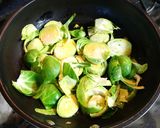 ランダムの葉が美味しい芽キャベツのソテー作り方2写真
