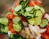 鶏むね肉とトマトとキュウリのレモン汁和え作り方2写真