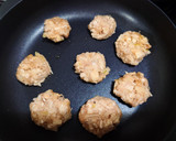 蓮根と榎の鶏団子and蓮根乗せ焼き作り方26写真