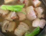 豚バラブロックの角煮　ねぎ、昆布作り方2写真