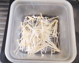 簡単🌟きのことソーセージのソテー作り方1写真