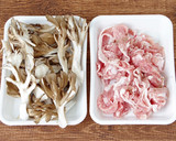 ☆簡単☆豚こま肉と舞茸のキムチ炒め作り方1写真