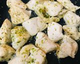 鶏肉＆ブロッコリーのジェノベーゼ炒め作り方1写真