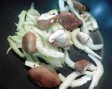 豚とセロリと椎茸の味噌ケチャップソテー作り方3写真