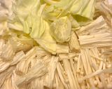 えのきとキャベツの味噌汁作り方1写真