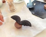 クッキーで作るハロウィン簡単コウモリ作り方4写真