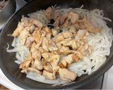 大根、大葉、鶏胸肉のさっぱりごま油炒め作り方3写真