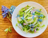 エゾエンゴサクと水菜と新玉ねぎのサラダ作り方4写真